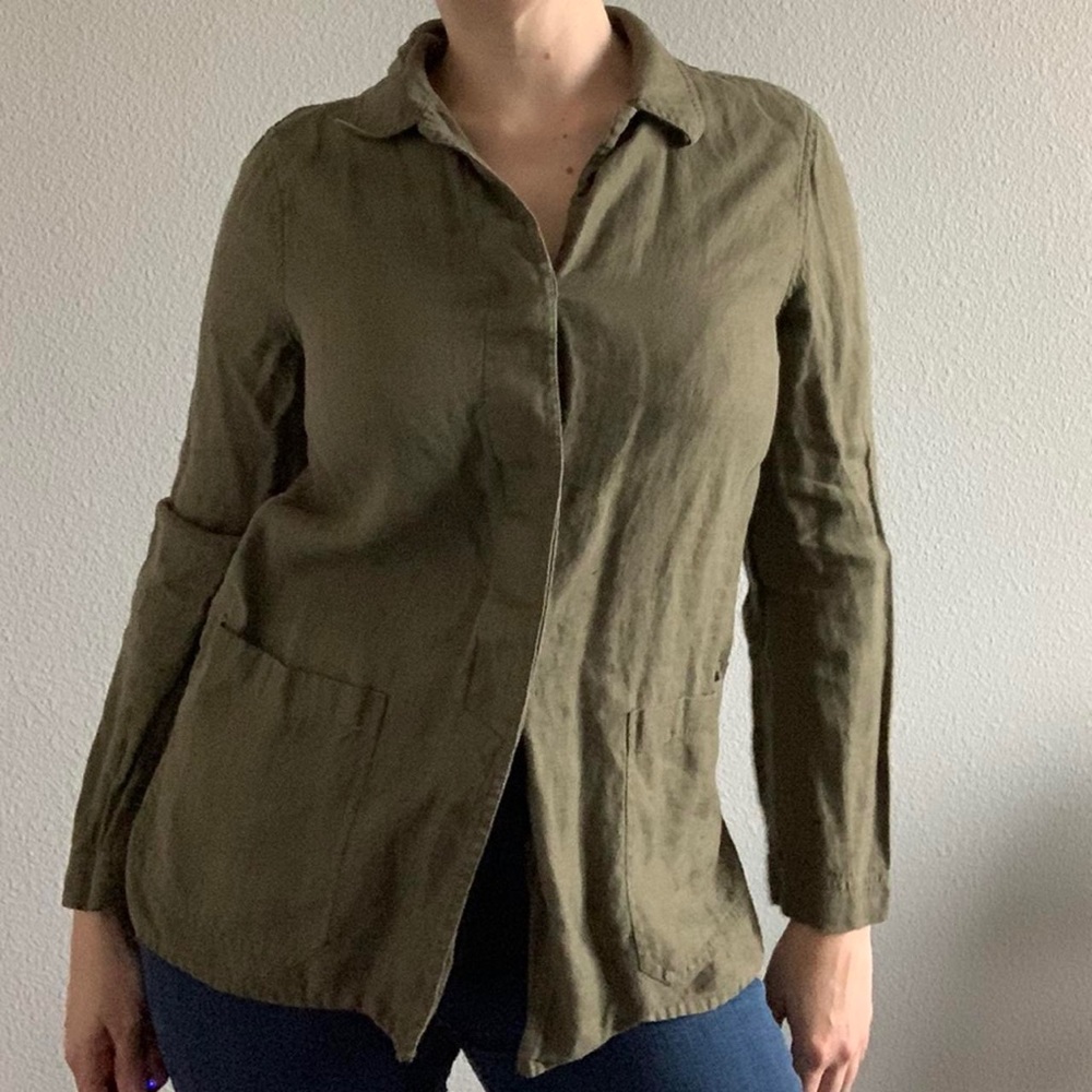 Classy button up - Picture 4 of 4
